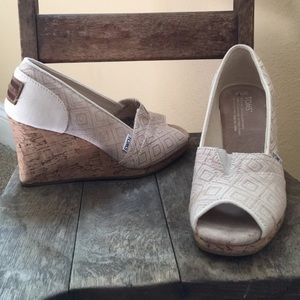 TOMS creme wedge